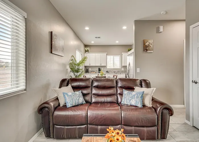 Near Casino & Dtwn! Townhome: Saguaro Np Holiday home